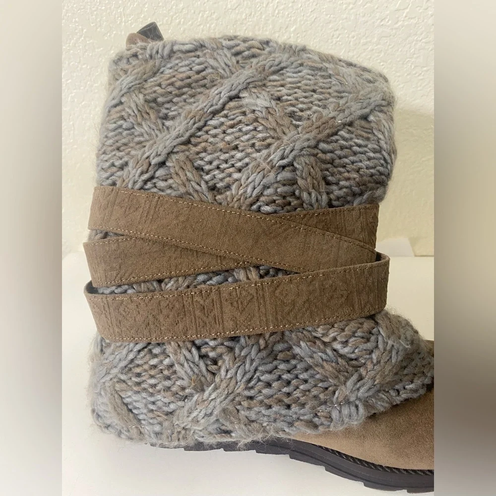 Muk Luks women’s Nikki Brown Boots with a faux suede upper size 6